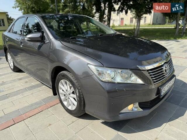 Серый Тойота Камри, объемом двигателя 2.49 л и пробегом 285 тыс. км за 12500 $, фото 82 на Automoto.ua