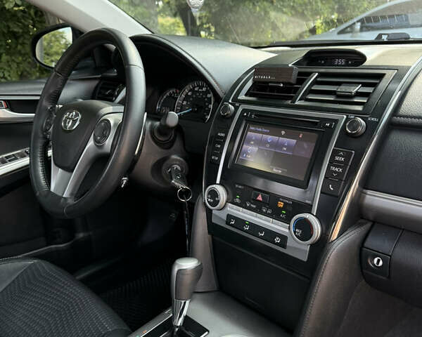 Серый Тойота Камри, объемом двигателя 2.49 л и пробегом 147 тыс. км за 13800 $, фото 24 на Automoto.ua