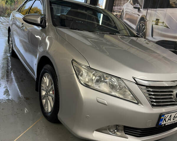 Тойота Камри 2014 в Киеве на Automoto.ua Серый Тойота Камри, объемом двигателя 2.49 л и пробегом 280 тыс. км за 12800 $, фото 2 на Automoto.ua