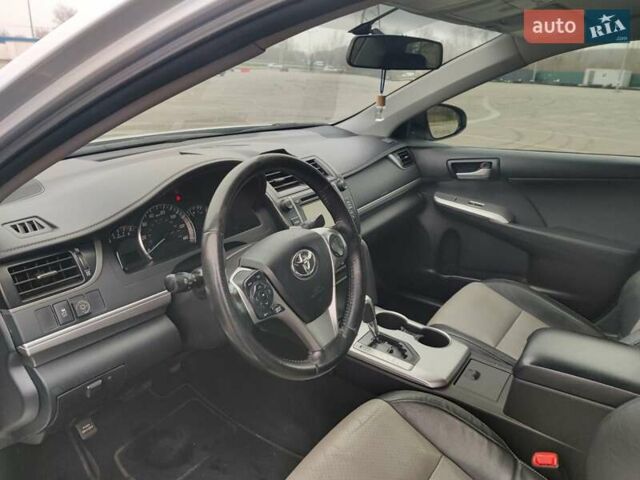 Серый Тойота Камри, объемом двигателя 2.5 л и пробегом 160 тыс. км за 11750 $, фото 9 на Automoto.ua