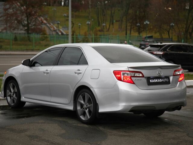 Сірий Тойота Камрі, об'ємом двигуна 2.5 л та пробігом 210 тис. км за 15500 $, фото 3 на Automoto.ua