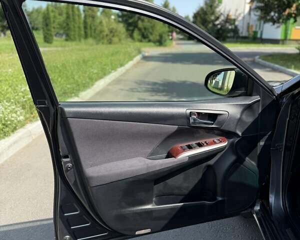 Серый Тойота Камри, объемом двигателя 2.49 л и пробегом 285 тыс. км за 12500 $, фото 40 на Automoto.ua