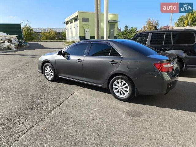 Серый Тойота Камри, объемом двигателя 2.5 л и пробегом 271 тыс. км за 12500 $, фото 9 на Automoto.ua