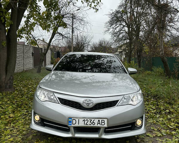 Сірий Тойота Камрі, об'ємом двигуна 2.5 л та пробігом 185 тис. км за 11300 $, фото 1 на Automoto.ua