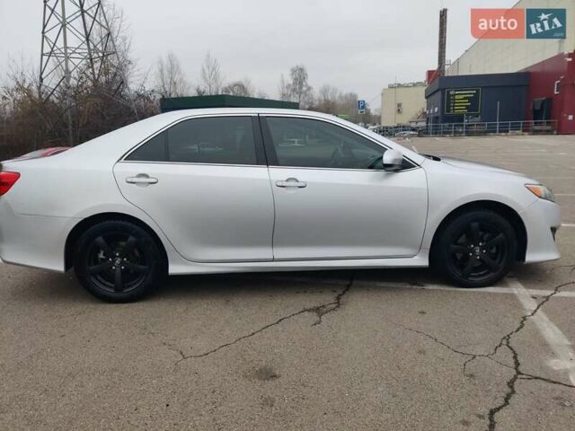 Серый Тойота Камри, объемом двигателя 2.5 л и пробегом 160 тыс. км за 11750 $, фото 7 на Automoto.ua