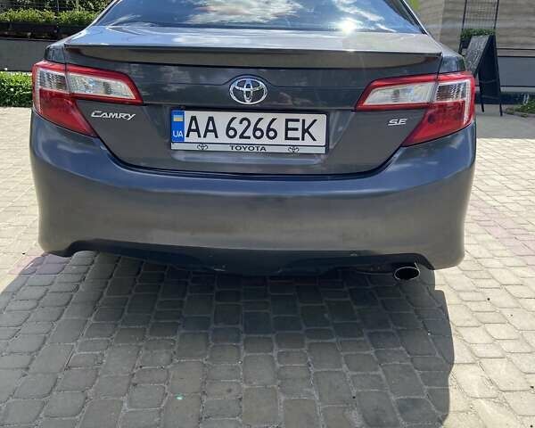 Серый Тойота Камри, объемом двигателя 2.5 л и пробегом 189 тыс. км за 12500 $, фото 9 на Automoto.ua