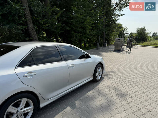 Серый Тойота Камри, объемом двигателя 2.49 л и пробегом 147 тыс. км за 13800 $, фото 7 на Automoto.ua