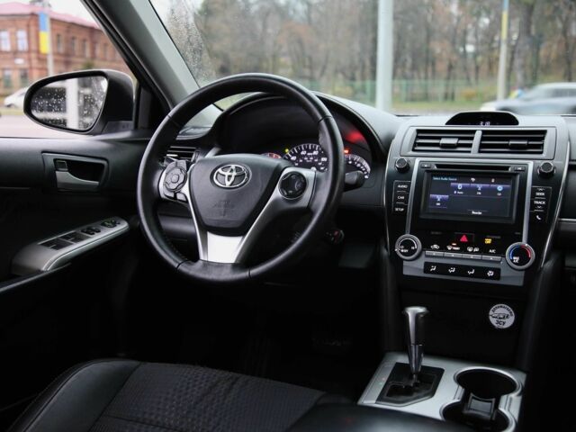 Сірий Тойота Камрі, об'ємом двигуна 2.5 л та пробігом 210 тис. км за 15500 $, фото 10 на Automoto.ua