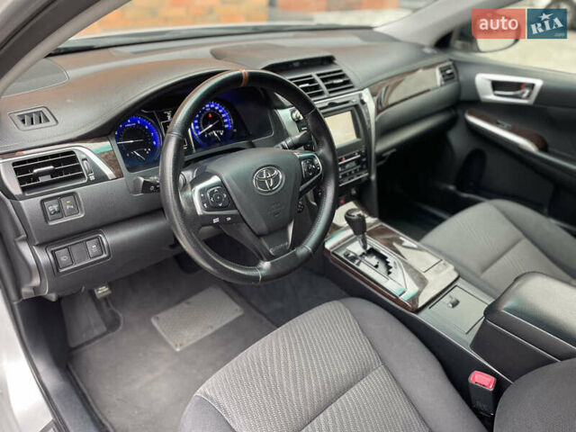 Серый Тойота Камри, объемом двигателя 2.49 л и пробегом 230 тыс. км за 16500 $, фото 15 на Automoto.ua