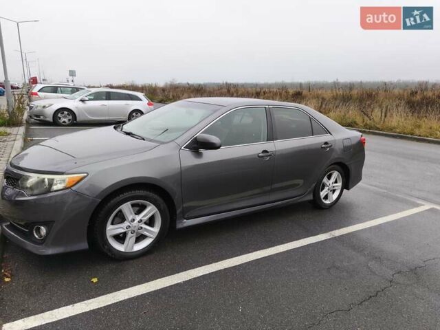 Серый Тойота Камри, объемом двигателя 2.5 л и пробегом 172 тыс. км за 11500 $, фото 3 на Automoto.ua