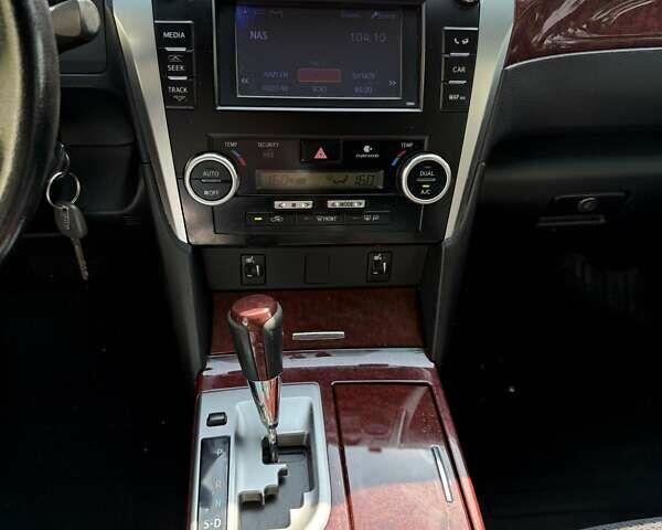 Серый Тойота Камри, объемом двигателя 2.49 л и пробегом 285 тыс. км за 12500 $, фото 99 на Automoto.ua