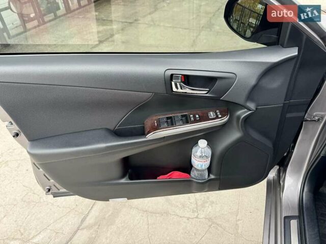Серый Тойота Камри, объемом двигателя 2.49 л и пробегом 114 тыс. км за 17700 $, фото 8 на Automoto.ua
