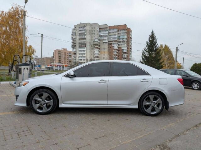 Серый Тойота Камри, объемом двигателя 2.5 л и пробегом 200 тыс. км за 14500 $, фото 5 на Automoto.ua