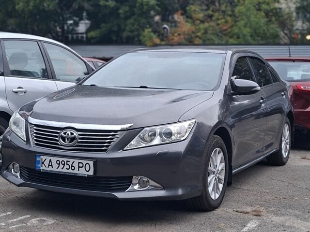 Серый Тойота Камри, объемом двигателя 2.5 л и пробегом 160 тыс. км за 14700 $, фото 2 на Automoto.ua