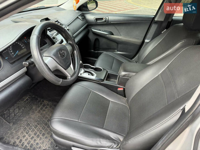 Серый Тойота Камри, объемом двигателя 2.5 л и пробегом 175 тыс. км за 7600 $, фото 5 на Automoto.ua