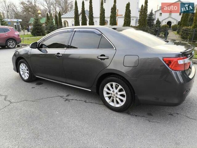 Серый Тойота Камри, объемом двигателя 2.5 л и пробегом 271 тыс. км за 12500 $, фото 6 на Automoto.ua
