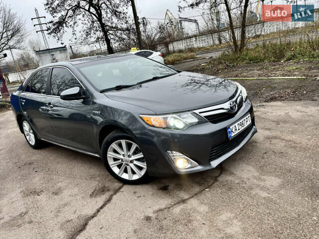 Серый Тойота Камри, объемом двигателя 0 л и пробегом 160 тыс. км за 13700 $, фото 5 на Automoto.ua