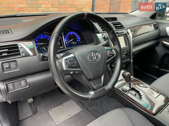 Серый Тойота Камри, объемом двигателя 2.49 л и пробегом 230 тыс. км за 16500 $, фото 17 на Automoto.ua