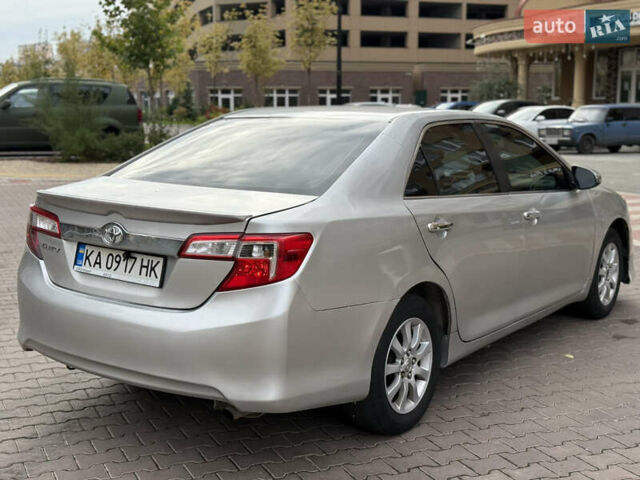 Серый Тойота Камри, объемом двигателя 2.5 л и пробегом 175 тыс. км за 7600 $, фото 2 на Automoto.ua