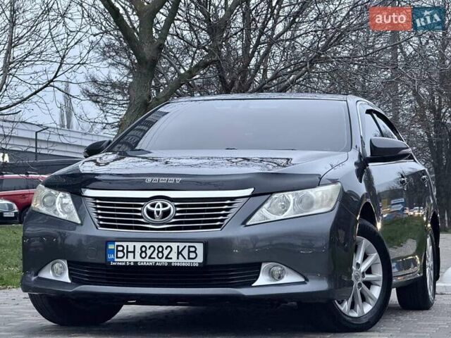 Сірий Тойота Камрі, об'ємом двигуна 2.5 л та пробігом 271 тис. км за 11900 $, фото 13 на Automoto.ua