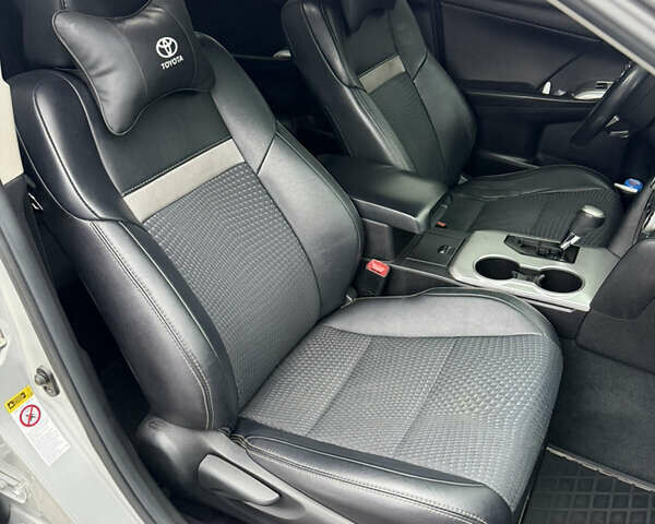 Сірий Тойота Камрі, об'ємом двигуна 2.5 л та пробігом 260 тис. км за 12250 $, фото 13 на Automoto.ua