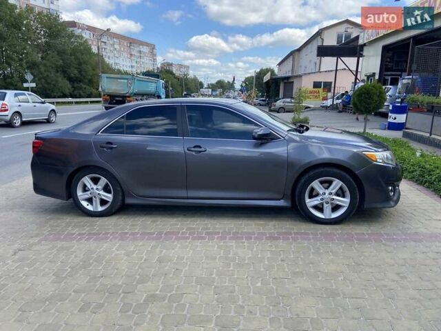 Серый Тойота Камри, объемом двигателя 2.5 л и пробегом 189 тыс. км за 12500 $, фото 3 на Automoto.ua