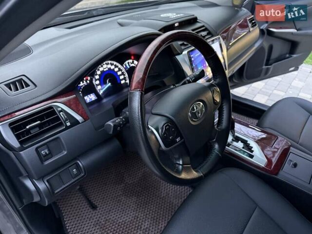 Сірий Тойота Камрі, об'ємом двигуна 2.5 л та пробігом 271 тис. км за 11900 $, фото 39 на Automoto.ua