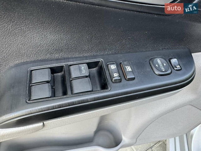 Серый Тойота Камри, объемом двигателя 2.49 л и пробегом 179 тыс. км за 12777 $, фото 15 на Automoto.ua