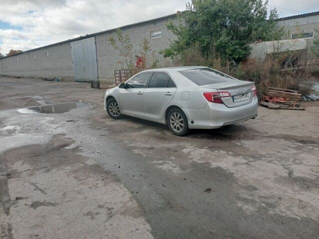 Серый Тойота Камри, объемом двигателя 2.5 л и пробегом 211 тыс. км за 10500 $, фото 1 на Automoto.ua