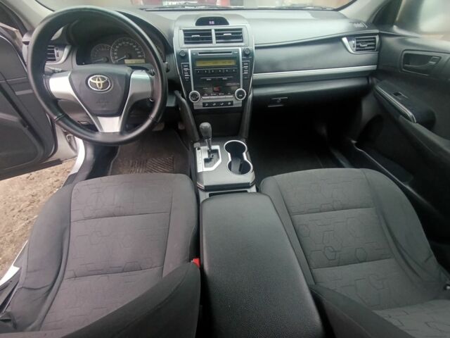 Серый Тойота Камри, объемом двигателя 2.5 л и пробегом 185 тыс. км за 7950 $, фото 2 на Automoto.ua