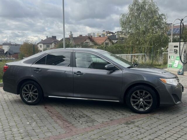 Серый Тойота Камри, объемом двигателя 2.5 л и пробегом 220 тыс. км за 11900 $, фото 3 на Automoto.ua