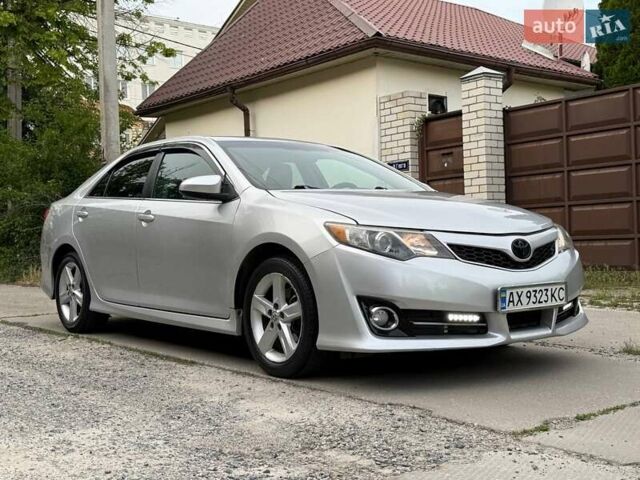 Сірий Тойота Камрі, об'ємом двигуна 2.5 л та пробігом 271 тис. км за 9850 $, фото 11 на Automoto.ua