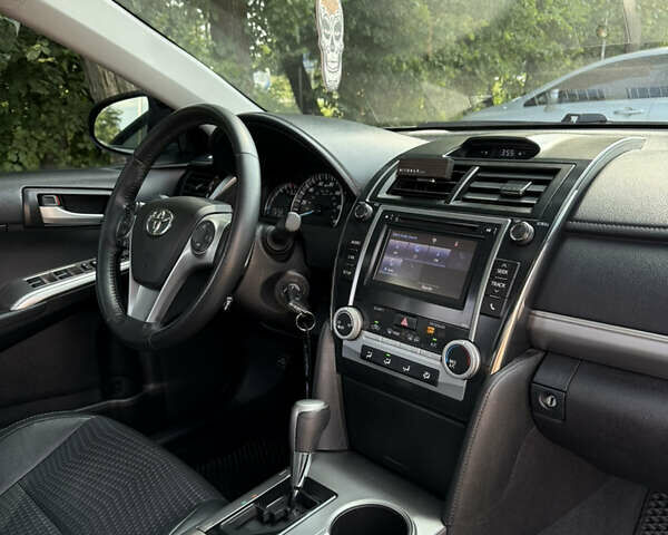 Серый Тойота Камри, объемом двигателя 2.49 л и пробегом 147 тыс. км за 13800 $, фото 22 на Automoto.ua