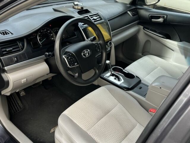 Серый Тойота Камри, объемом двигателя 2.5 л и пробегом 220 тыс. км за 11900 $, фото 9 на Automoto.ua