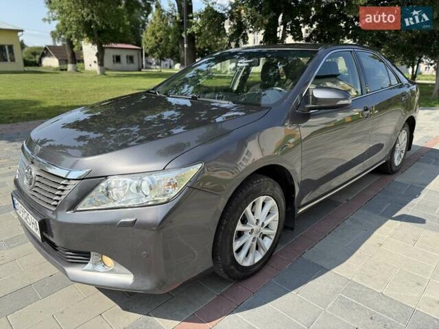 Серый Тойота Камри, объемом двигателя 2.49 л и пробегом 285 тыс. км за 12500 $, фото 90 на Automoto.ua