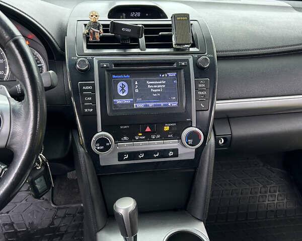 Сірий Тойота Камрі, об'ємом двигуна 2.5 л та пробігом 185 тис. км за 11300 $, фото 12 на Automoto.ua