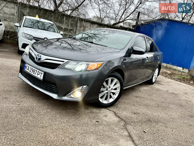 Серый Тойота Камри, объемом двигателя 0 л и пробегом 160 тыс. км за 13700 $, фото 1 на Automoto.ua