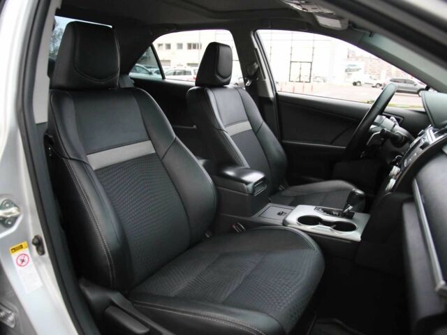 Сірий Тойота Камрі, об'ємом двигуна 2.5 л та пробігом 210 тис. км за 15500 $, фото 9 на Automoto.ua