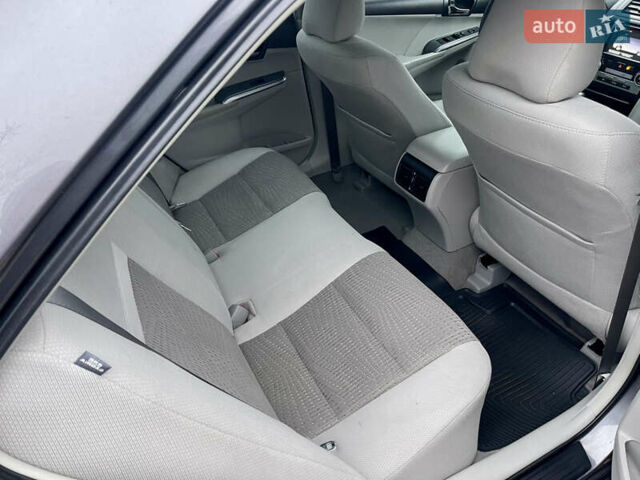 Серый Тойота Камри, объемом двигателя 0 л и пробегом 160 тыс. км за 13700 $, фото 11 на Automoto.ua