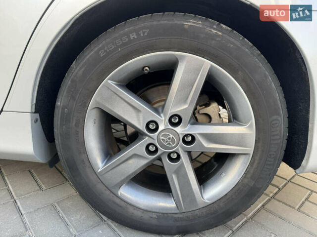 Серый Тойота Камри, объемом двигателя 2.49 л и пробегом 179 тыс. км за 12777 $, фото 35 на Automoto.ua