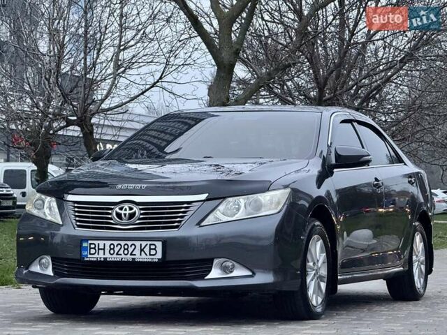 Сірий Тойота Камрі, об'ємом двигуна 2.5 л та пробігом 271 тис. км за 11900 $, фото 4 на Automoto.ua