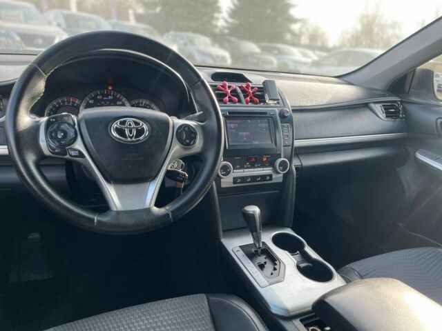 Сірий Тойота Камрі, об'ємом двигуна 2.5 л та пробігом 301 тис. км за 9900 $, фото 13 на Automoto.ua