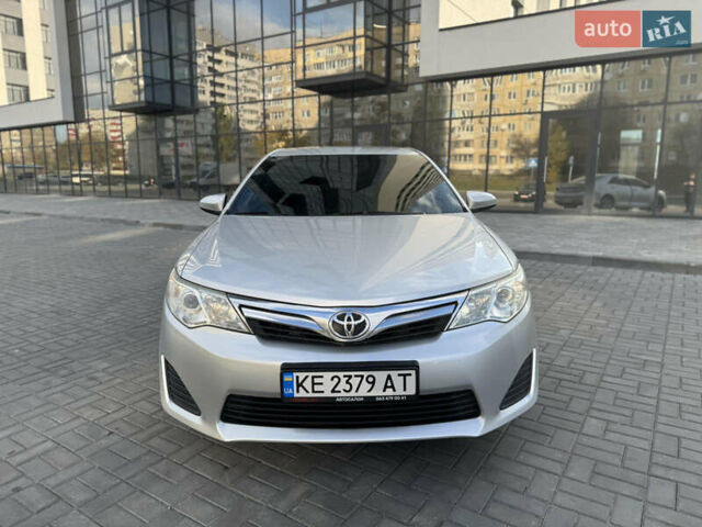 Серый Тойота Камри, объемом двигателя 2.49 л и пробегом 179 тыс. км за 12777 $, фото 3 на Automoto.ua