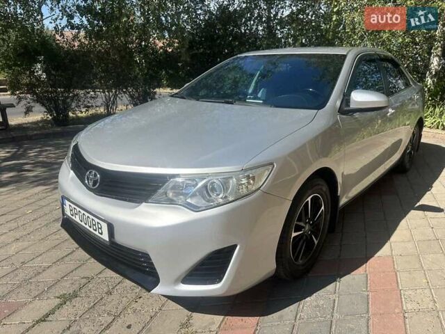 Серый Тойота Камри, объемом двигателя 2.49 л и пробегом 260 тыс. км за 15000 $, фото 11 на Automoto.ua