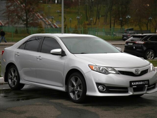 Сірий Тойота Камрі, об'ємом двигуна 2.5 л та пробігом 210 тис. км за 15500 $, фото 2 на Automoto.ua