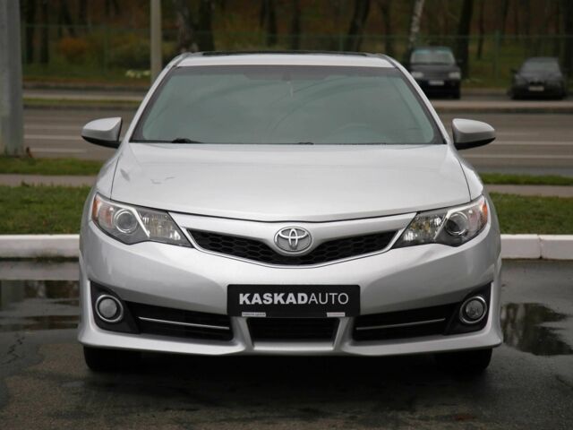 Сірий Тойота Камрі, об'ємом двигуна 2.5 л та пробігом 210 тис. км за 15500 $, фото 1 на Automoto.ua