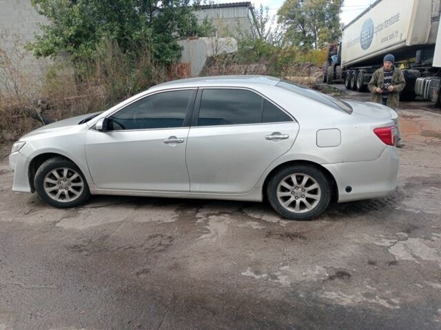 Серый Тойота Камри, объемом двигателя 2.5 л и пробегом 211 тыс. км за 10500 $, фото 5 на Automoto.ua