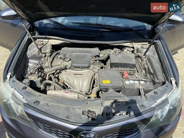 Серый Тойота Камри, объемом двигателя 2.5 л и пробегом 189 тыс. км за 12500 $, фото 2 на Automoto.ua