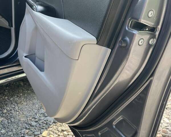 Серый Тойота Камри, объемом двигателя 2.49 л и пробегом 100 тыс. км за 11499 $, фото 12 на Automoto.ua