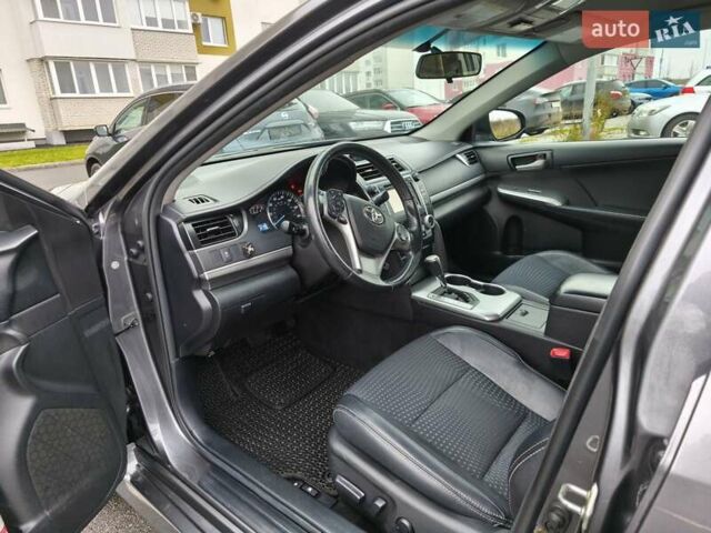Серый Тойота Камри, объемом двигателя 2.5 л и пробегом 172 тыс. км за 11500 $, фото 9 на Automoto.ua